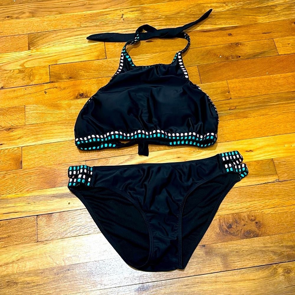 InGear 2pc bikini black with peach and blue/green ribbon detail on the rim sz XL